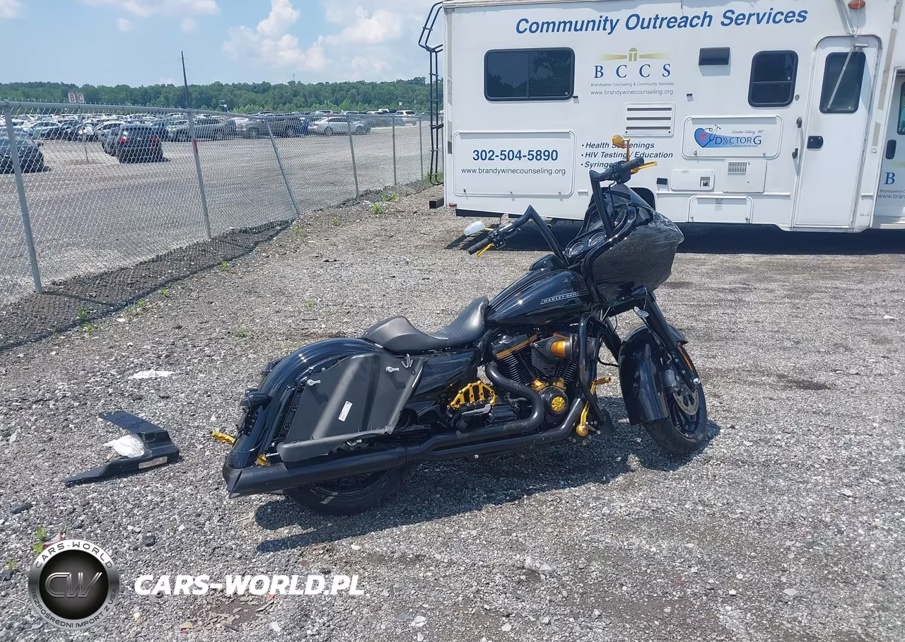 2018 Harley-Davidson Fltrxs Road Glide Special VIN:1HD1KTC19JB685107 - 4