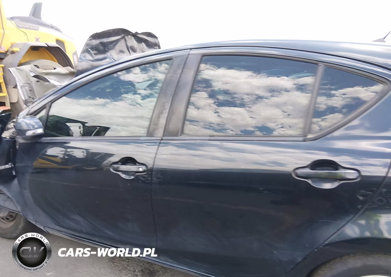 2013 Toyota Prius C Two VIN:JTDKDTB31D1541273 - 15
