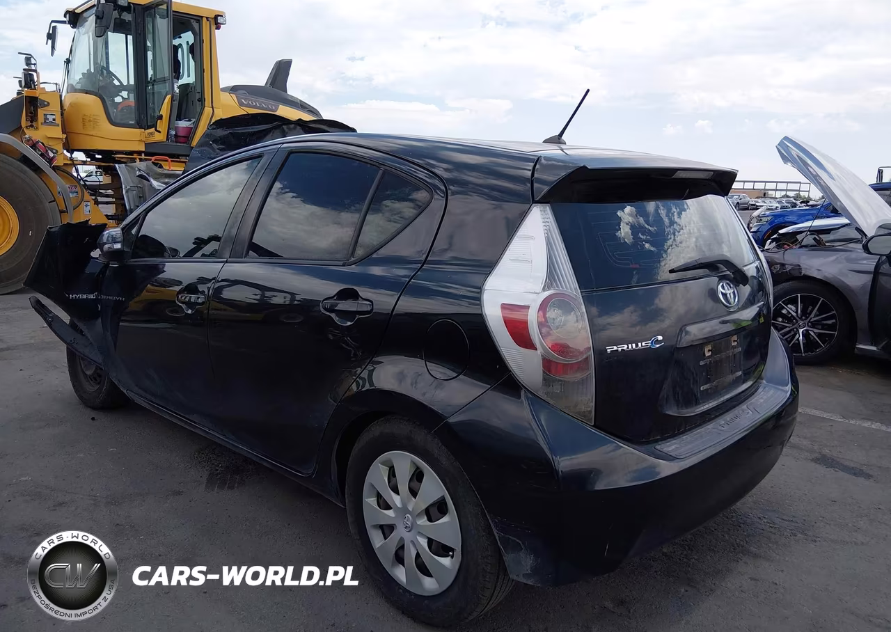 2013 Toyota Prius C Two VIN:JTDKDTB31D1541273 - 3