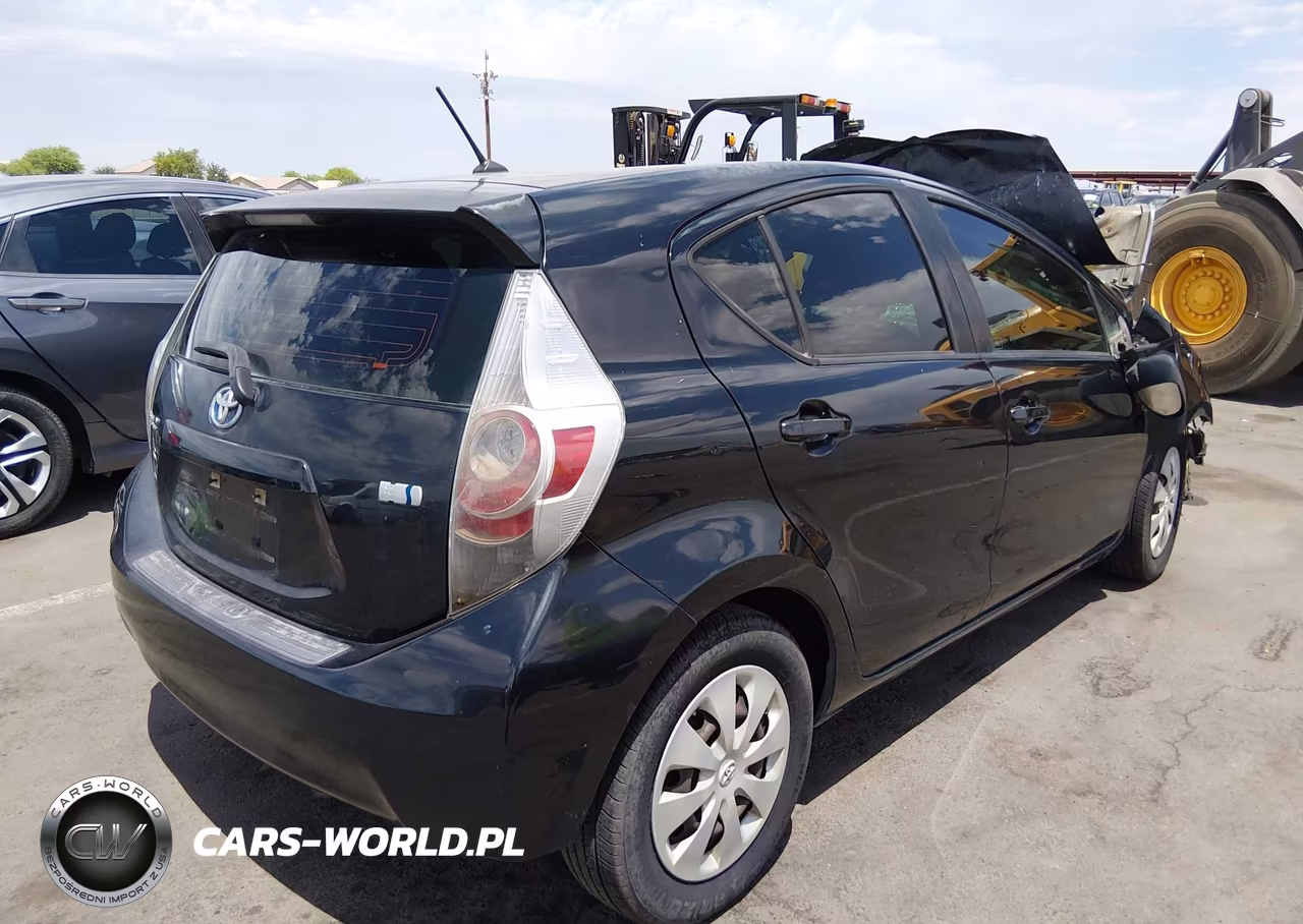 2013 Toyota Prius C Two VIN:JTDKDTB31D1541273 - 4