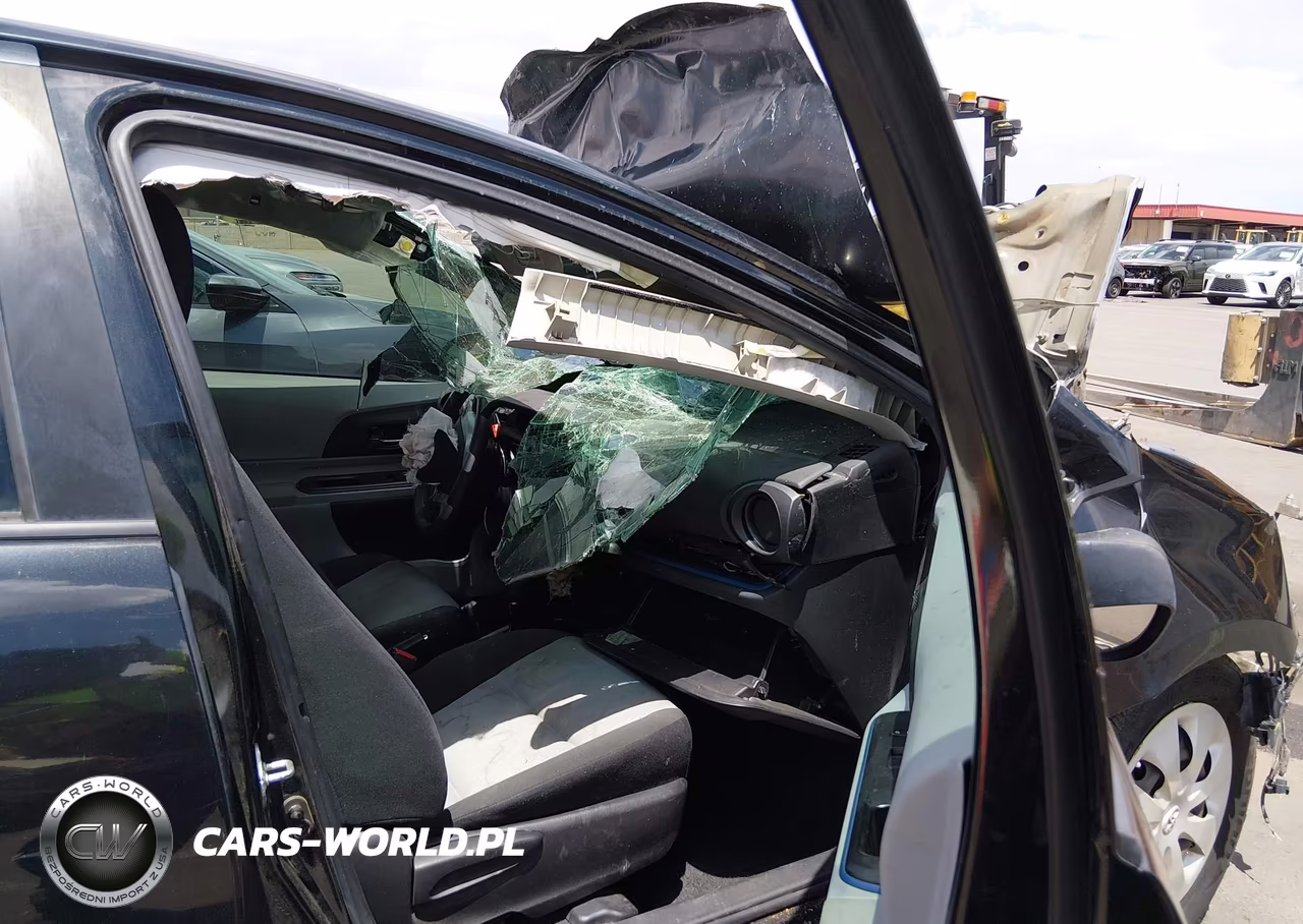 2013 Toyota Prius C Two VIN:JTDKDTB31D1541273 - 5