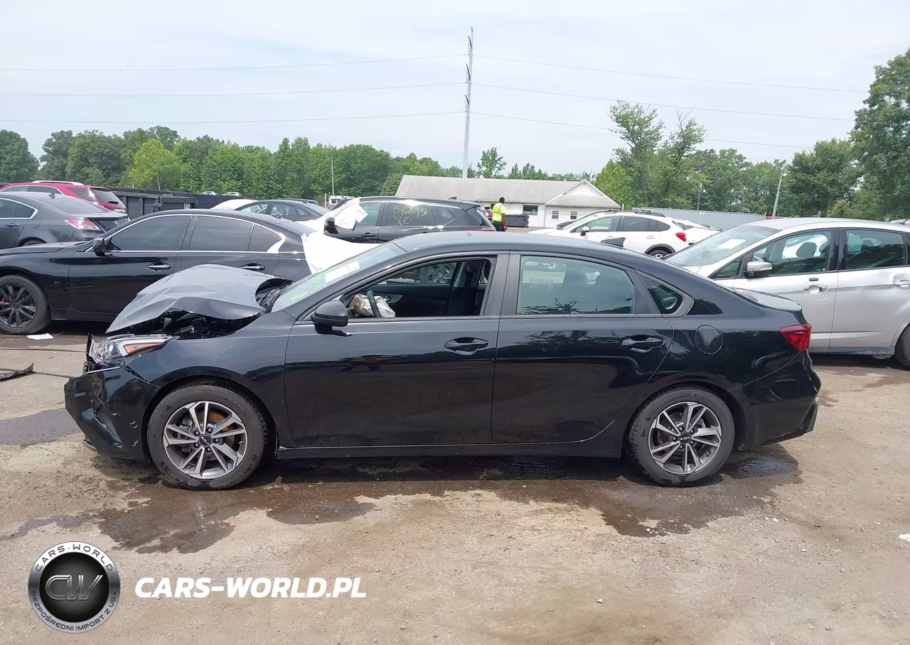 2023 Kia Forte Lxs VIN:3KPF24AD4PE563342 - 13
