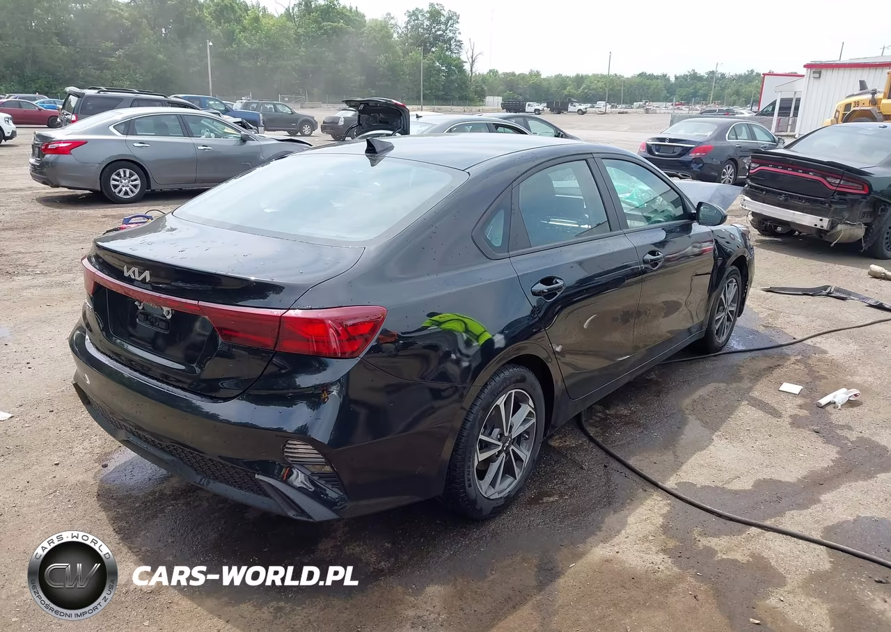 2023 Kia Forte Lxs VIN:3KPF24AD4PE563342 - 4