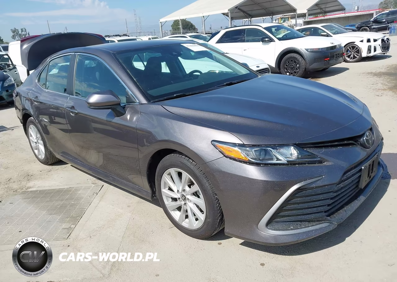2022 Toyota Camry Le – zdjęcie 1 z 16