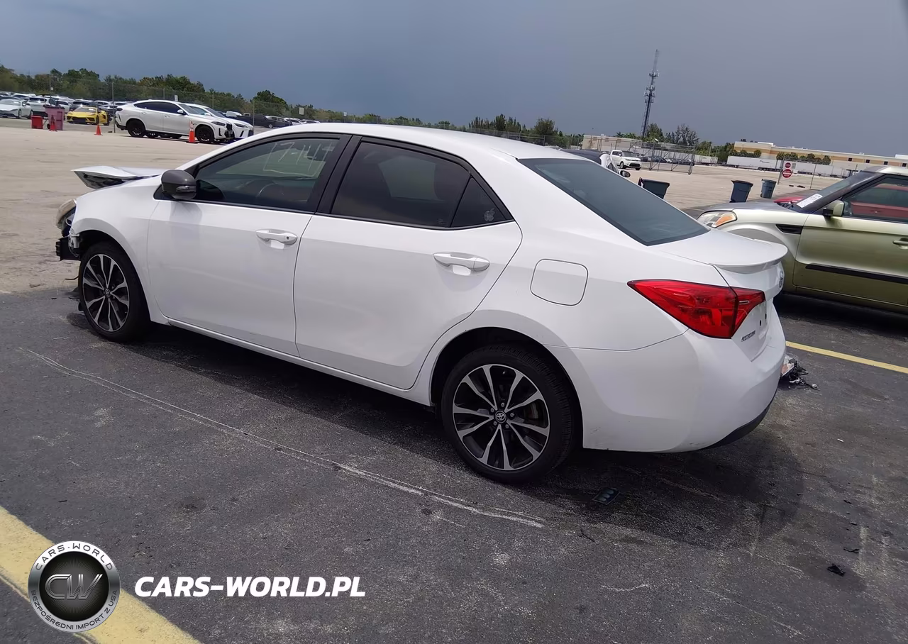 2018 Toyota Corolla Se VIN:5YFBURHE1JP784388 - 3