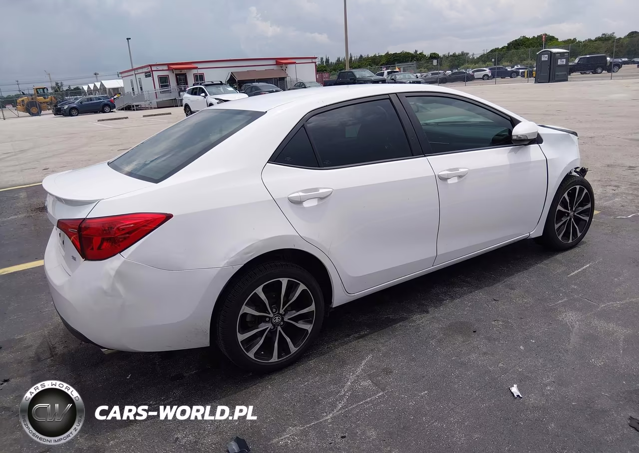 2018 Toyota Corolla Se VIN:5YFBURHE1JP784388 - 4