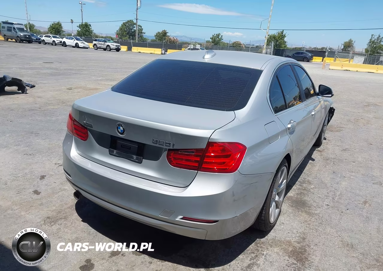2015 BMW 320I xDrive VIN:WBA3C3C54FK202752 - 4