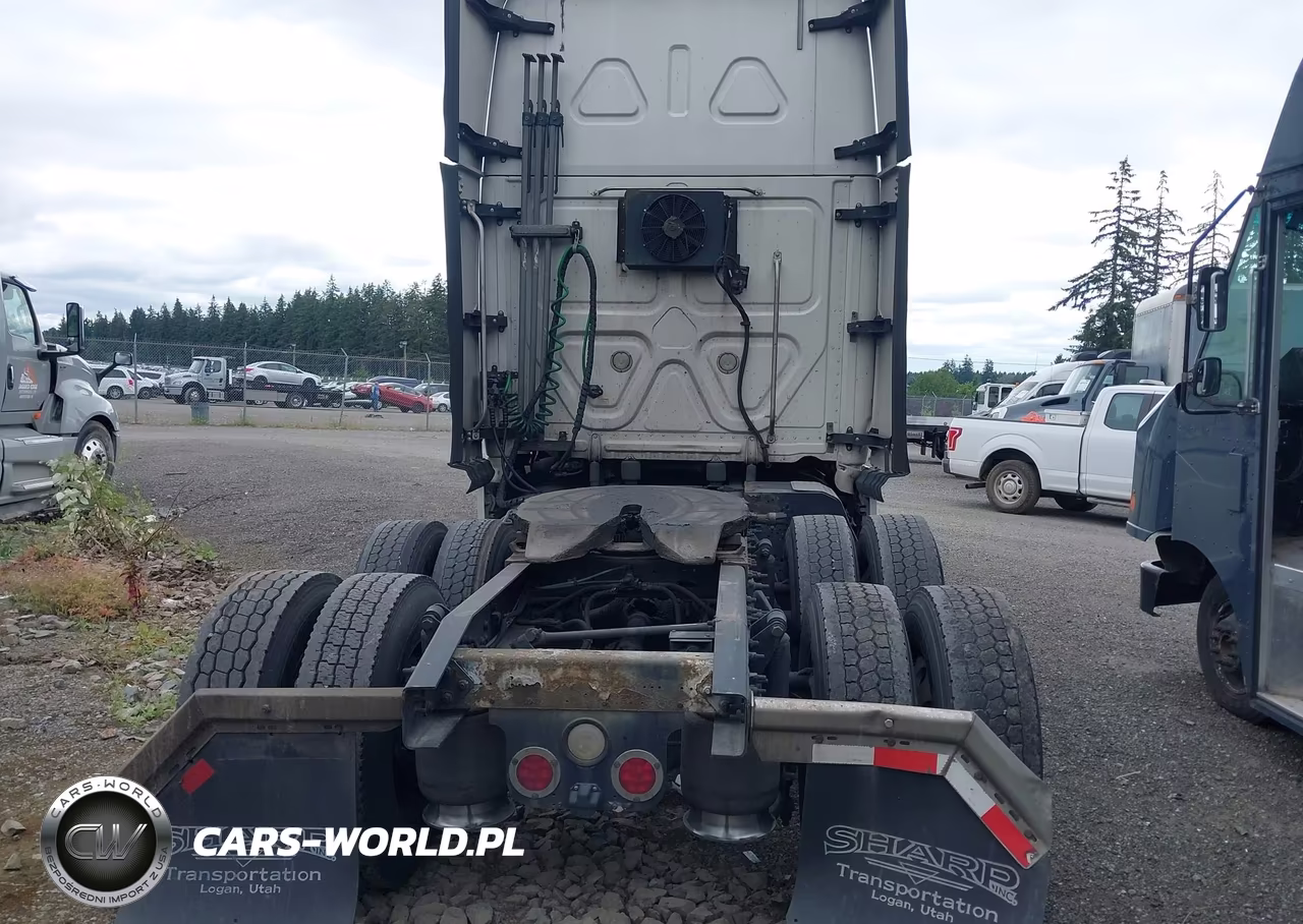 2017 Freightliner Cascadia 125 VIN:3AKJGLDR3HSHD9587 - 18