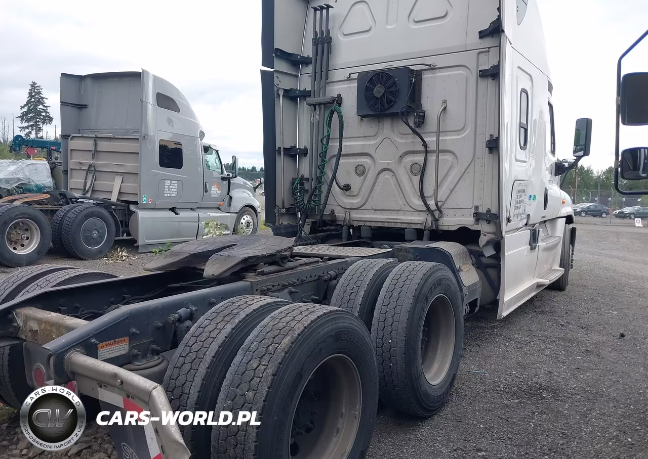 2017 Freightliner Cascadia 125 VIN:3AKJGLDR3HSHD9587 - 4