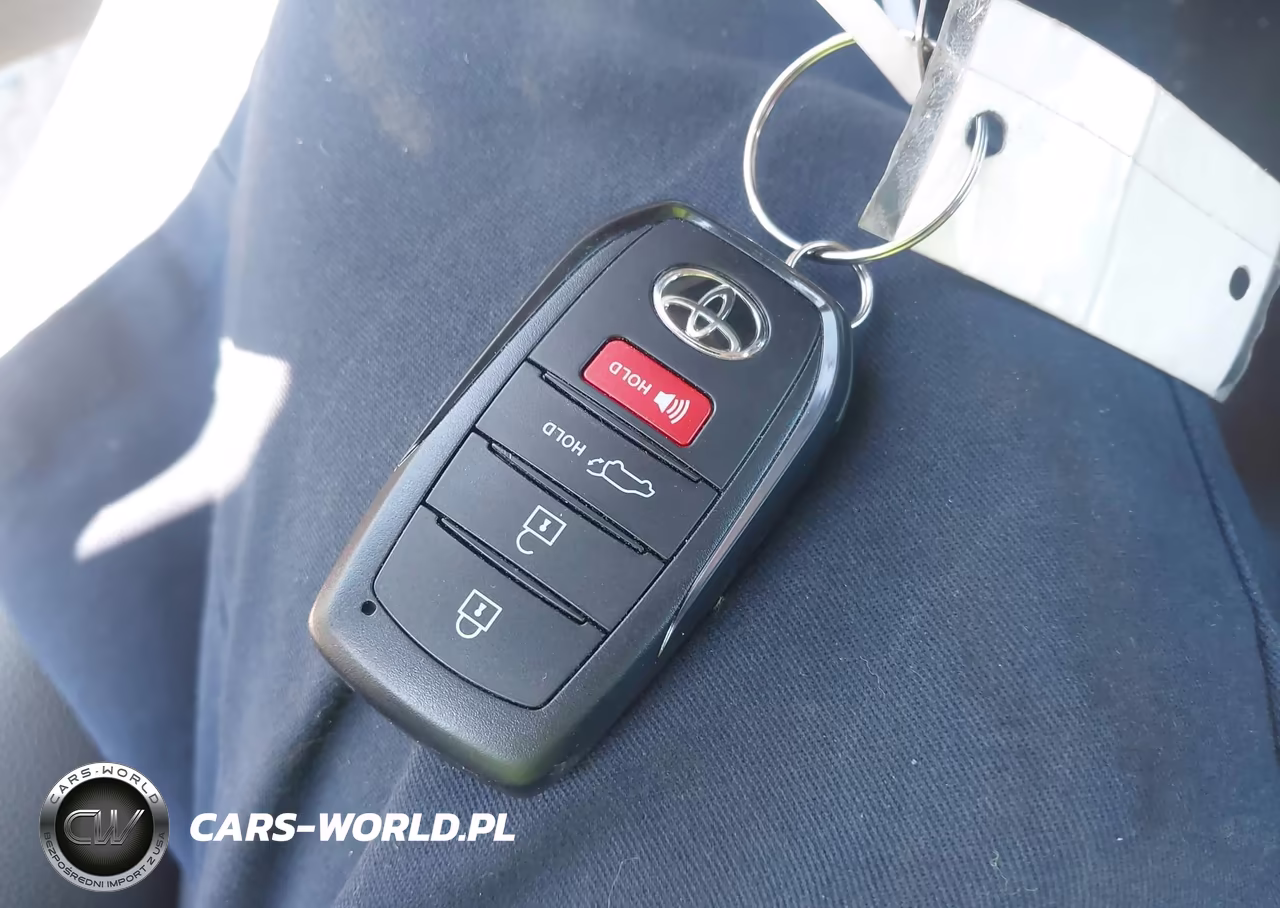 2026 Toyota Corolla Cross Xle VIN:7MUDAABG0TV182840 - 11