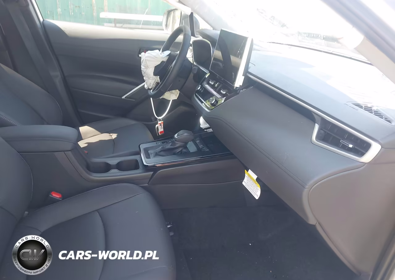 2026 Toyota Corolla Cross Xle VIN:7MUDAABG0TV182840 - 5