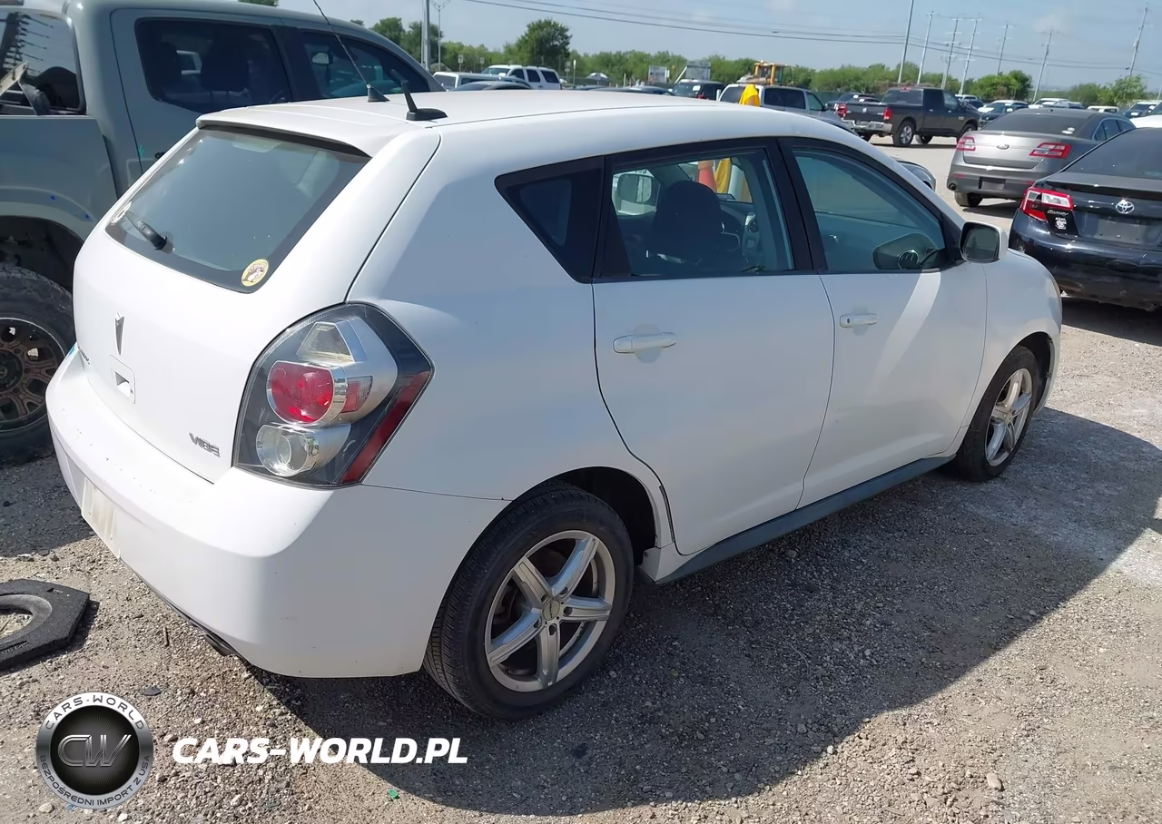 2010 Pontiac Vibe VIN:5Y2SP6E00AZ419222 - 4