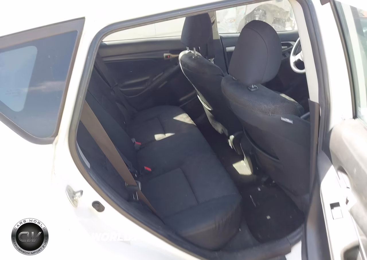 2010 Pontiac Vibe VIN:5Y2SP6E00AZ419222 - 8