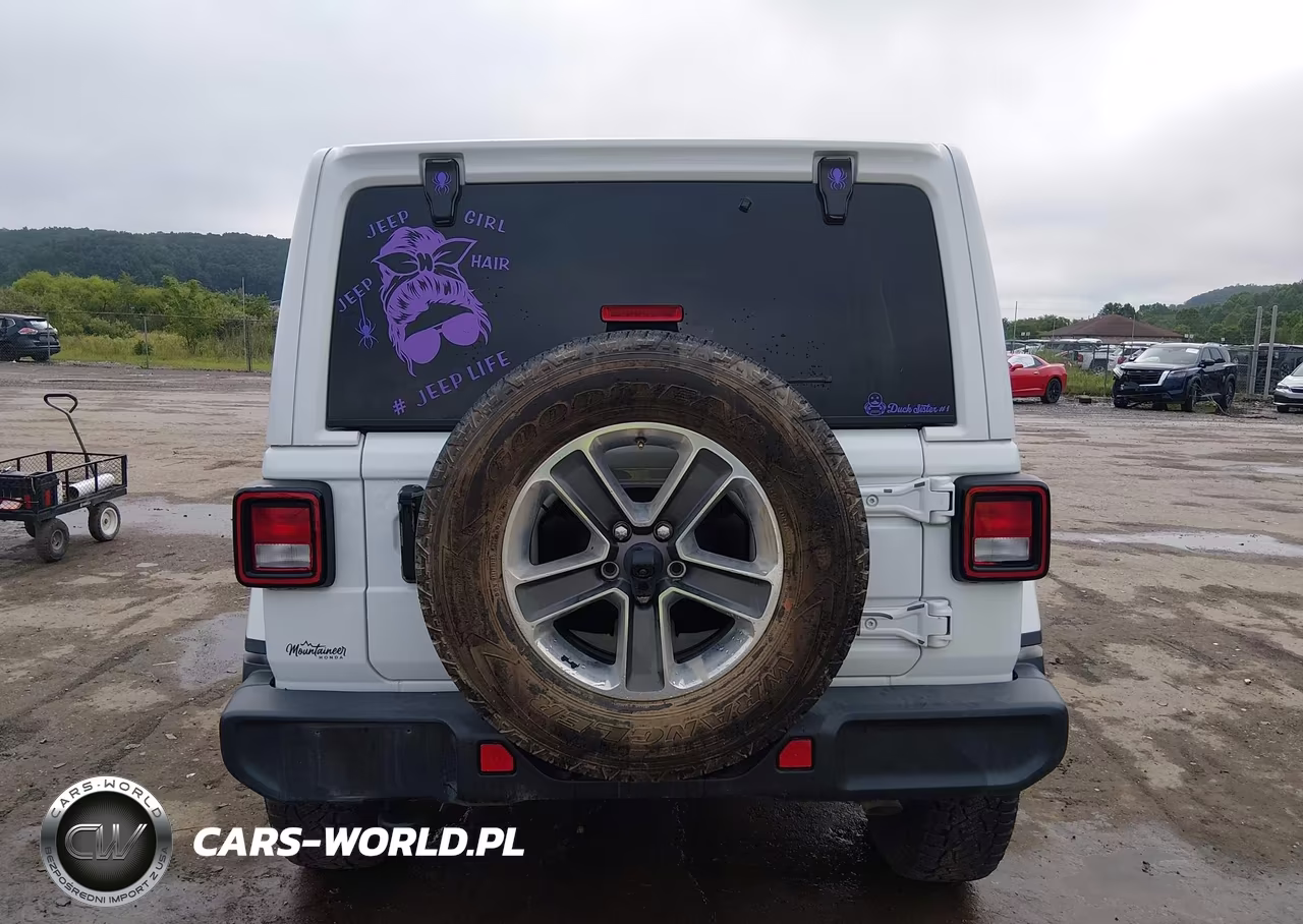 2022 Jeep Wrangler Unlimited Sahara 4X4 VIN:1C4HJXEG7NW245705 - 17
