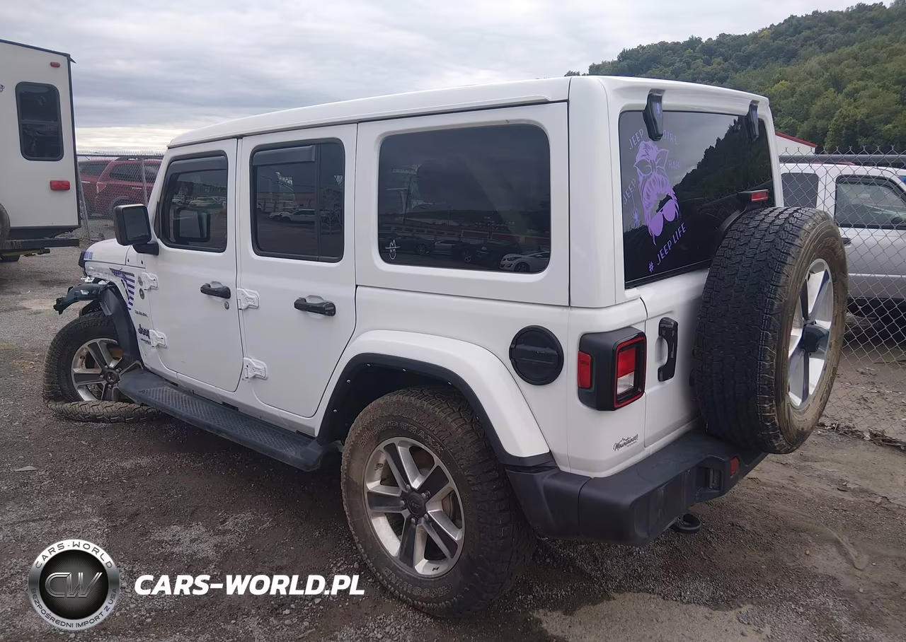 2022 Jeep Wrangler Unlimited Sahara 4X4 VIN:1C4HJXEG7NW245705 - 3