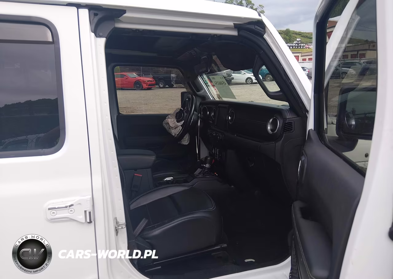 2022 Jeep Wrangler Unlimited Sahara 4X4 VIN:1C4HJXEG7NW245705 - 5