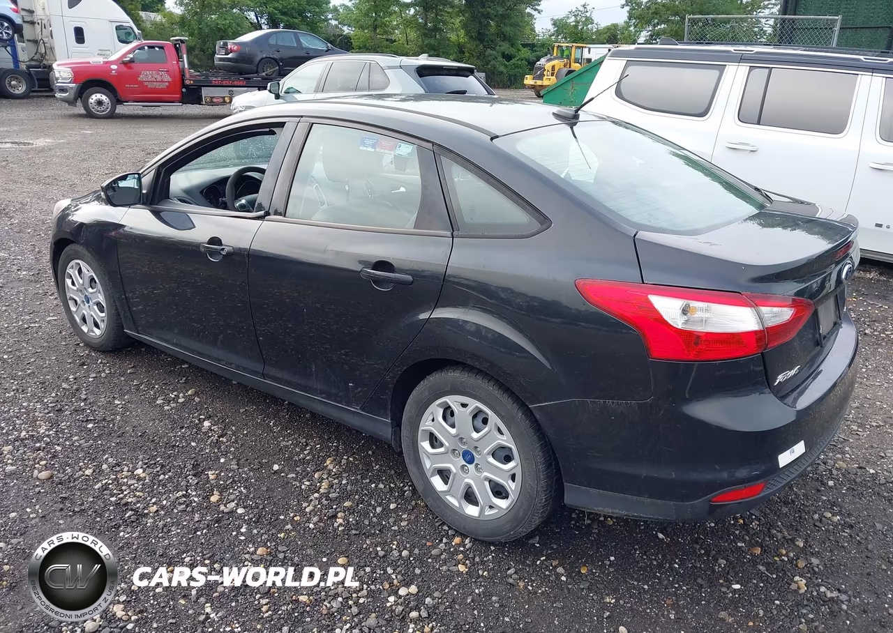 2012 Ford Focus Se VIN:1FAHP3F24CL137864 - 3
