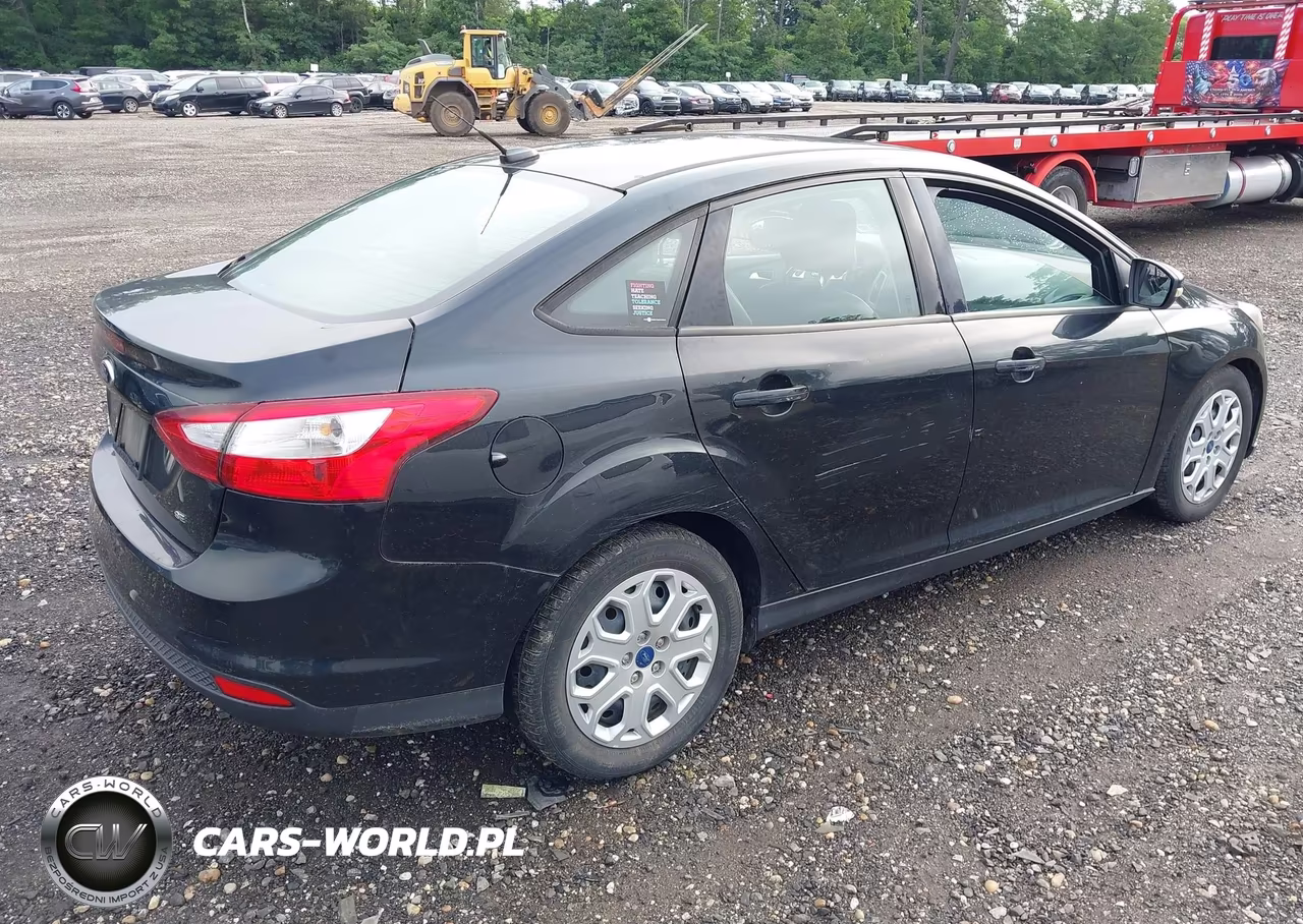 2012 Ford Focus Se VIN:1FAHP3F24CL137864 - 4