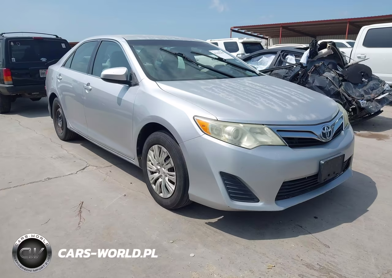 2012 Toyota Camry Le – zdjęcie 1 z 13