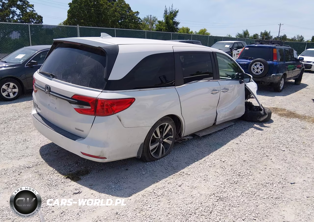 2022 Honda Odyssey Touring VIN:5FNRL6H81NB040639 - 4