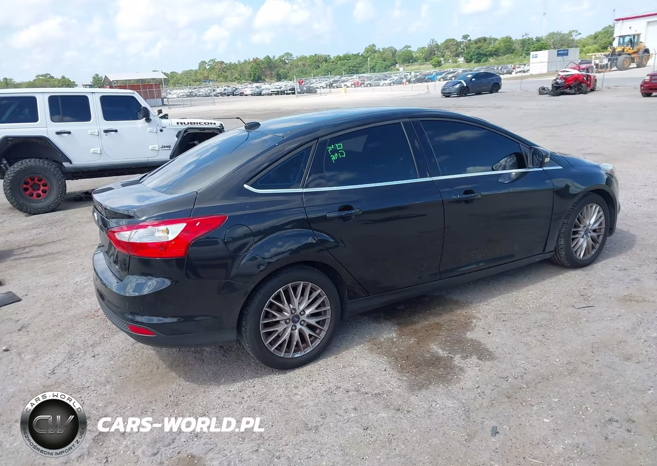 2012 Ford Focus Sel VIN:1FAHP3H27CL446709 - 4