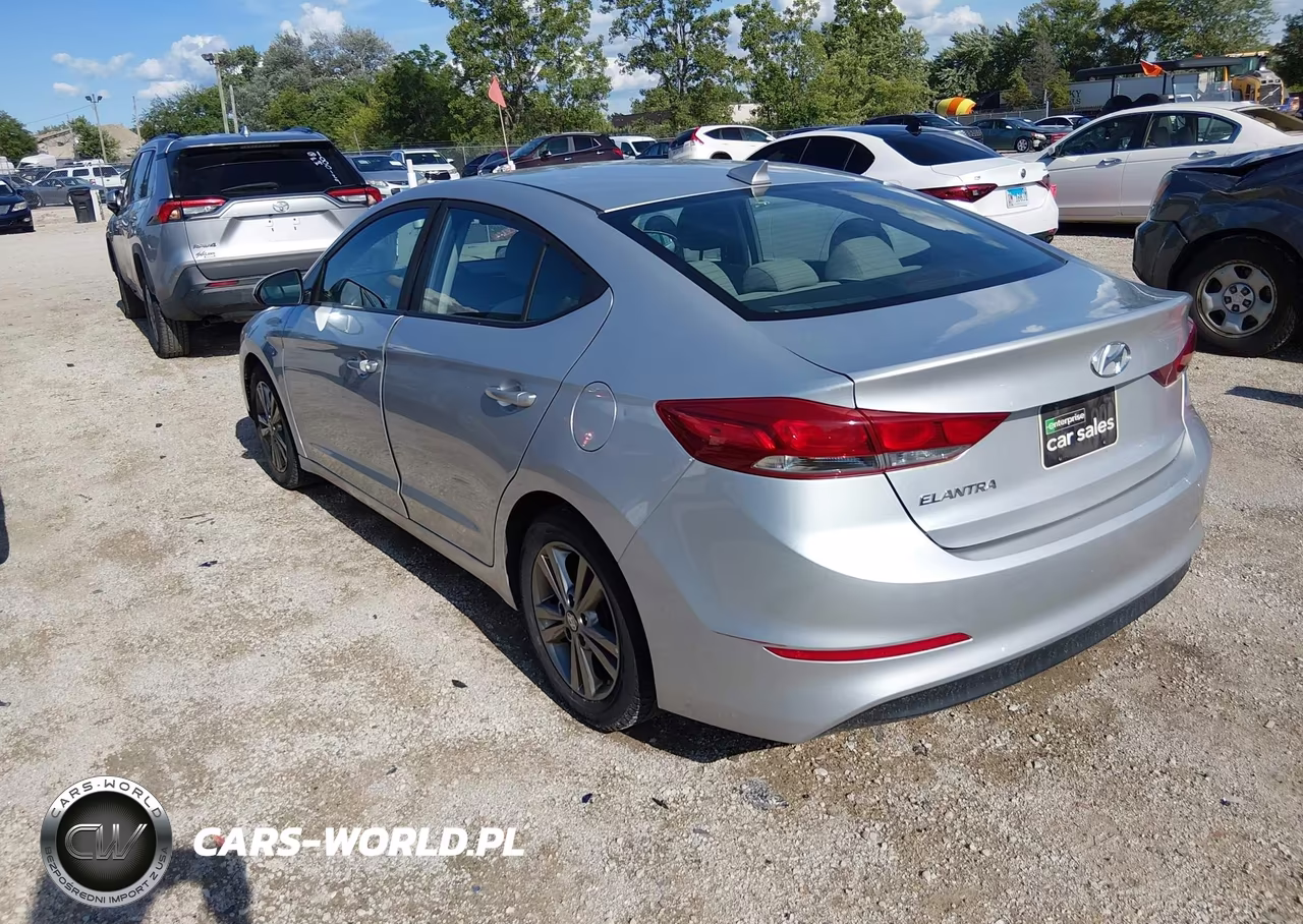2018 Hyundai Elantra Sel VIN:5NPD84LF5JH368826 - 3