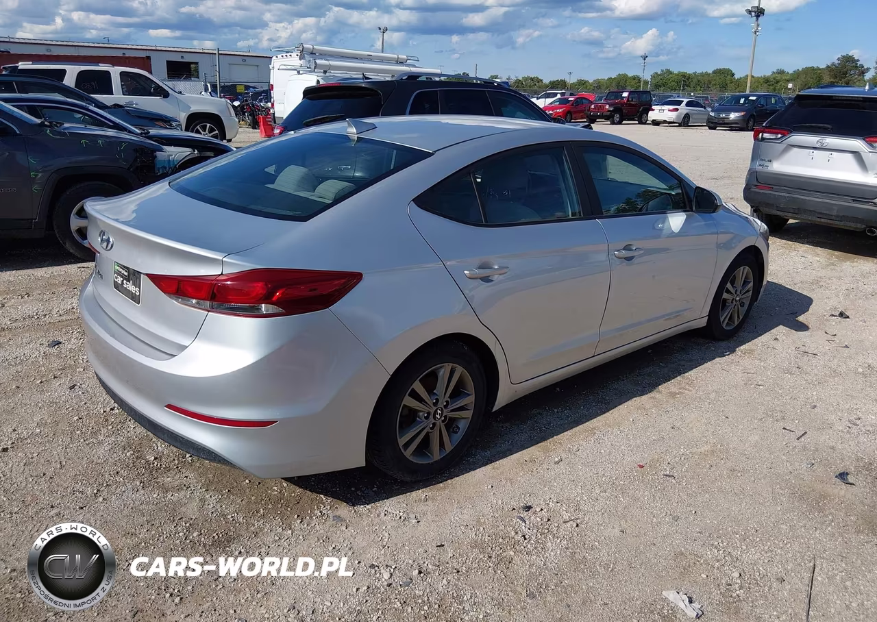 2018 Hyundai Elantra Sel VIN:5NPD84LF5JH368826 - 4