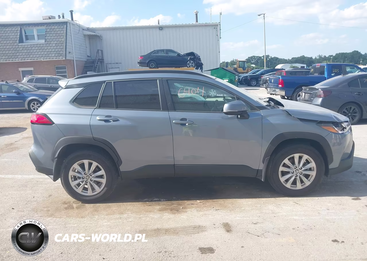2022 Toyota Corolla Cross Le VIN:7MUBAABG5NV036928 - 13