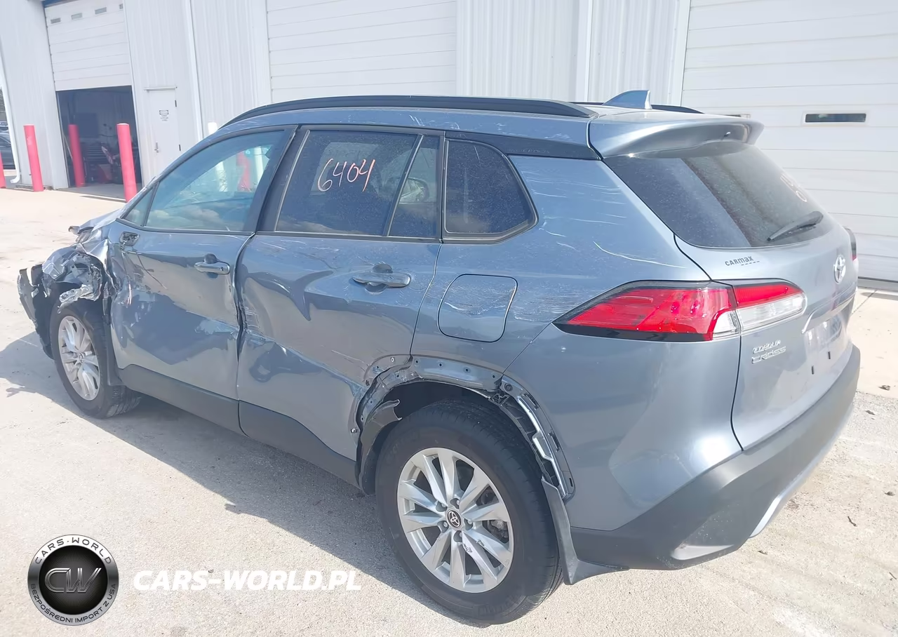 2022 Toyota Corolla Cross Le VIN:7MUBAABG5NV036928 - 3