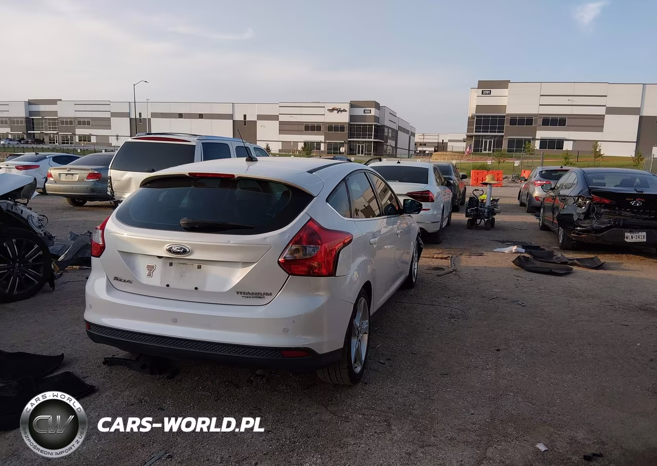 2013 Ford Focus Titanium VIN:1FADP3N21DL157622 - 4
