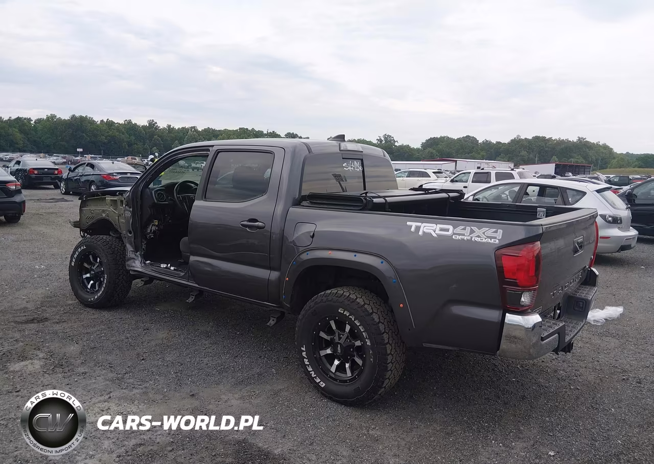 2018 Toyota Tacoma Trd Off Road VIN:5TFCZ5AN8JX127081 - 3