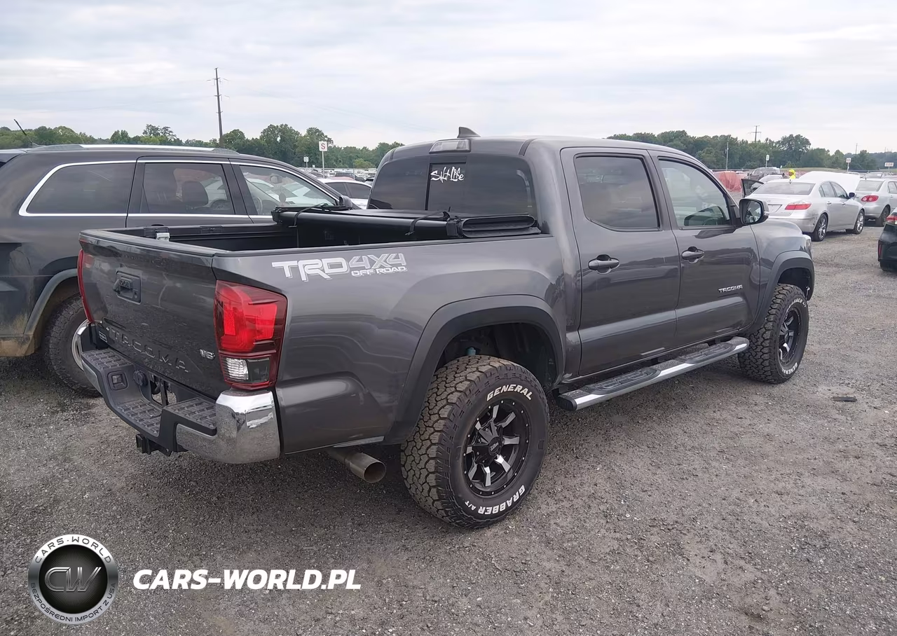 2018 Toyota Tacoma Trd Off Road VIN:5TFCZ5AN8JX127081 - 4