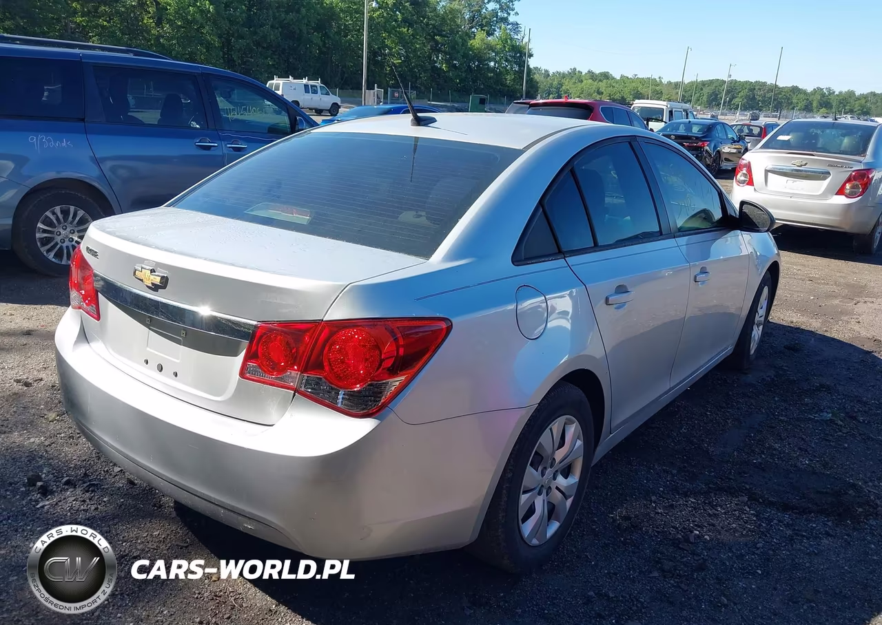 2014 Chevrolet Cruze Ls Auto VIN:1G1PA5SG9E7423685 - 4