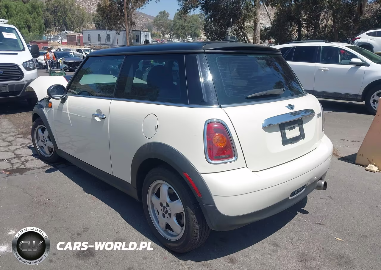 2010 Mini Cooper VIN:WMWMF3C54ATZ63182 - 3