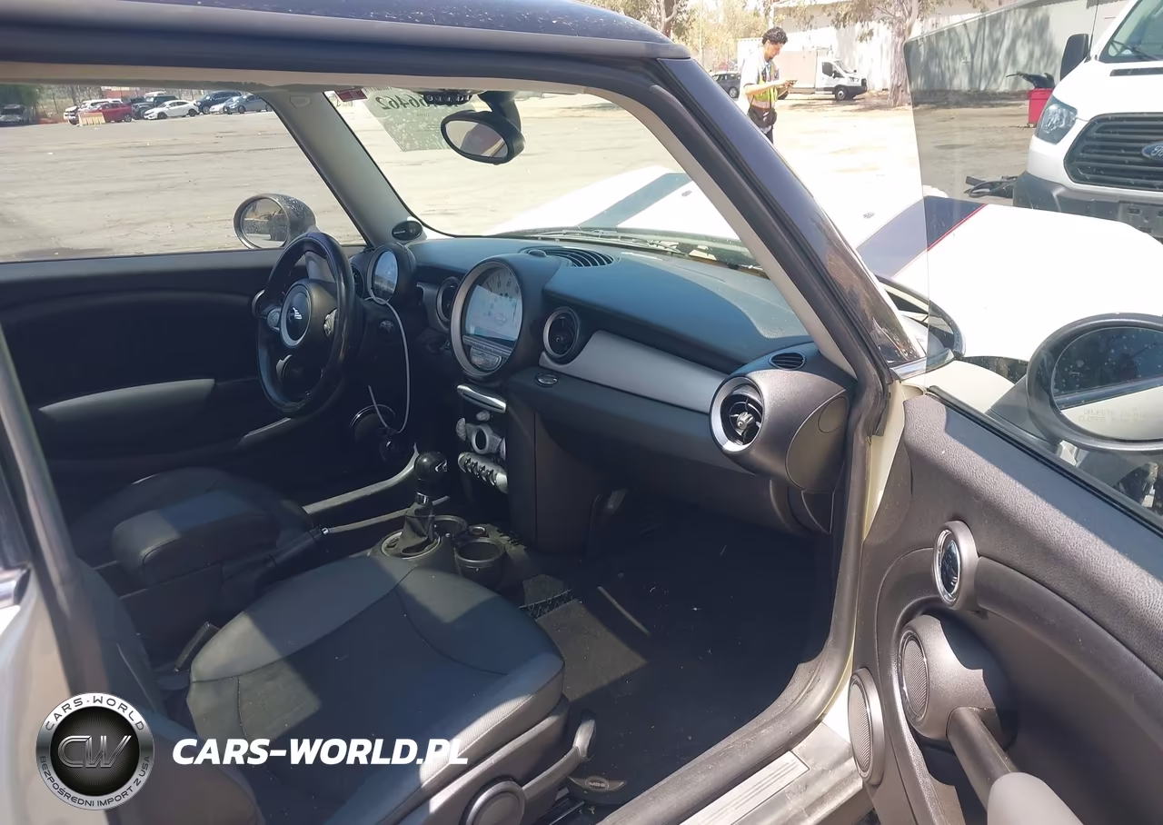 2010 Mini Cooper VIN:WMWMF3C54ATZ63182 - 5