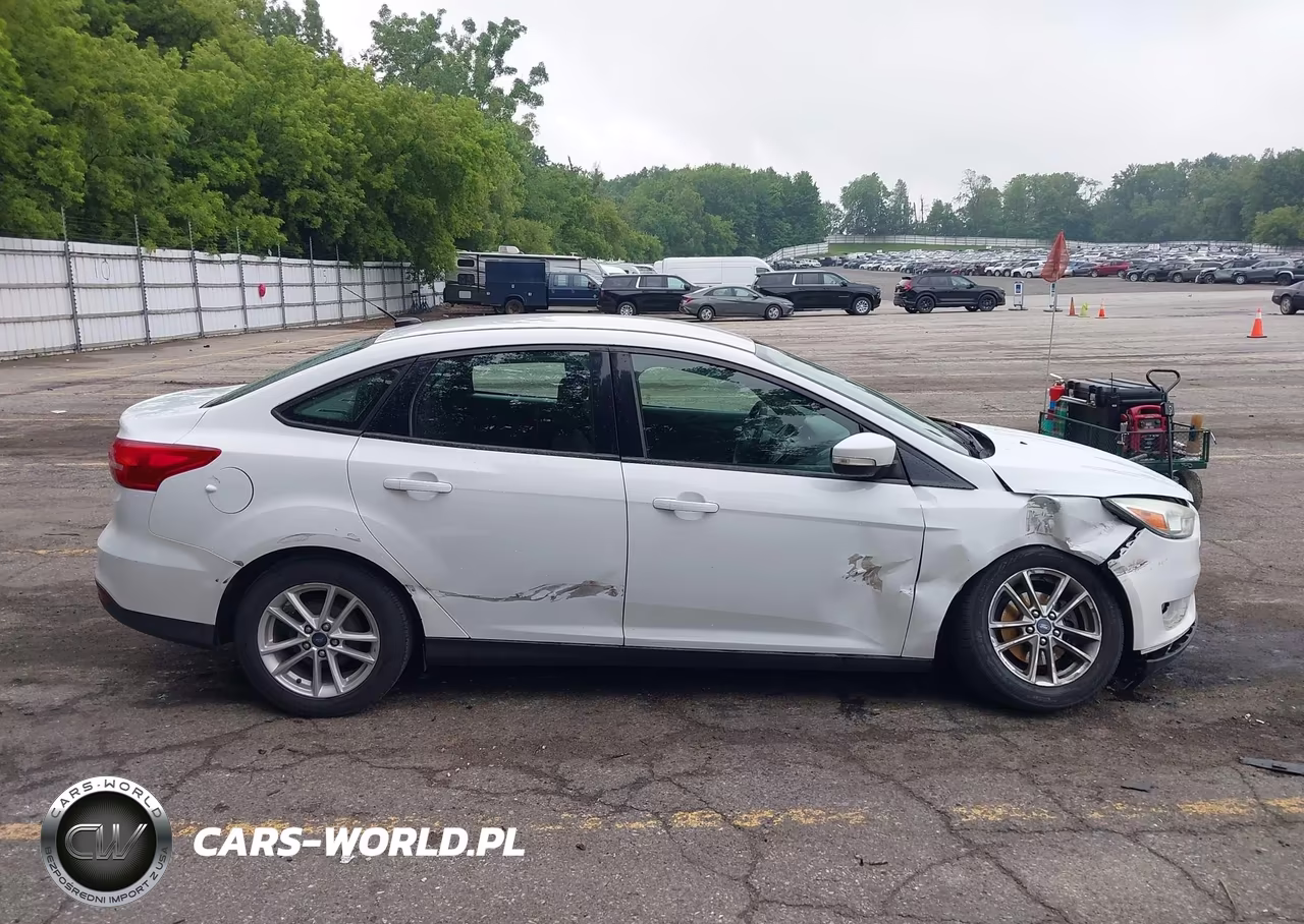 2015 Ford Focus Se VIN:1FADP3F20FL204141 - 13