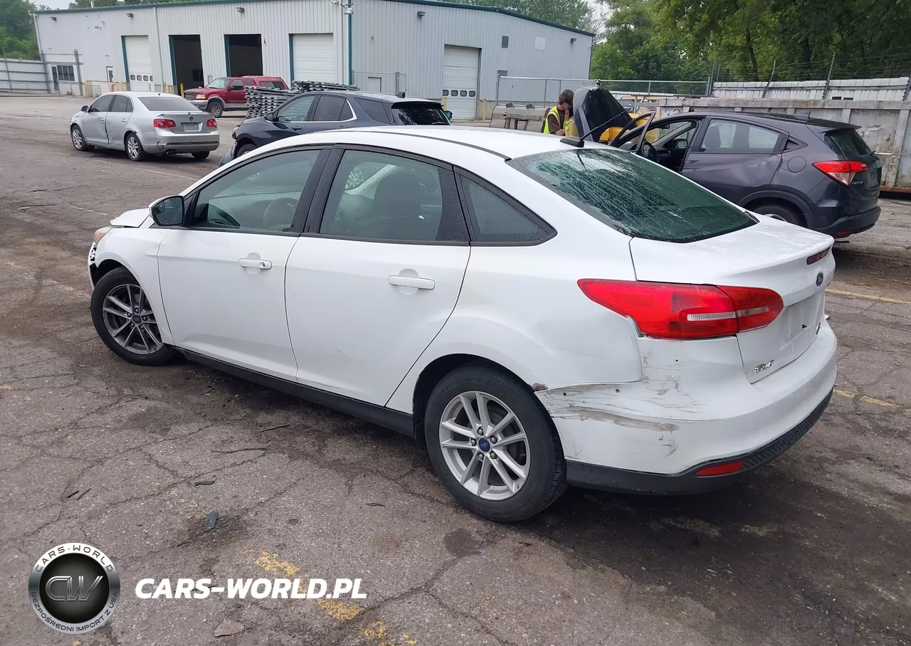2015 Ford Focus Se VIN:1FADP3F20FL204141 - 3