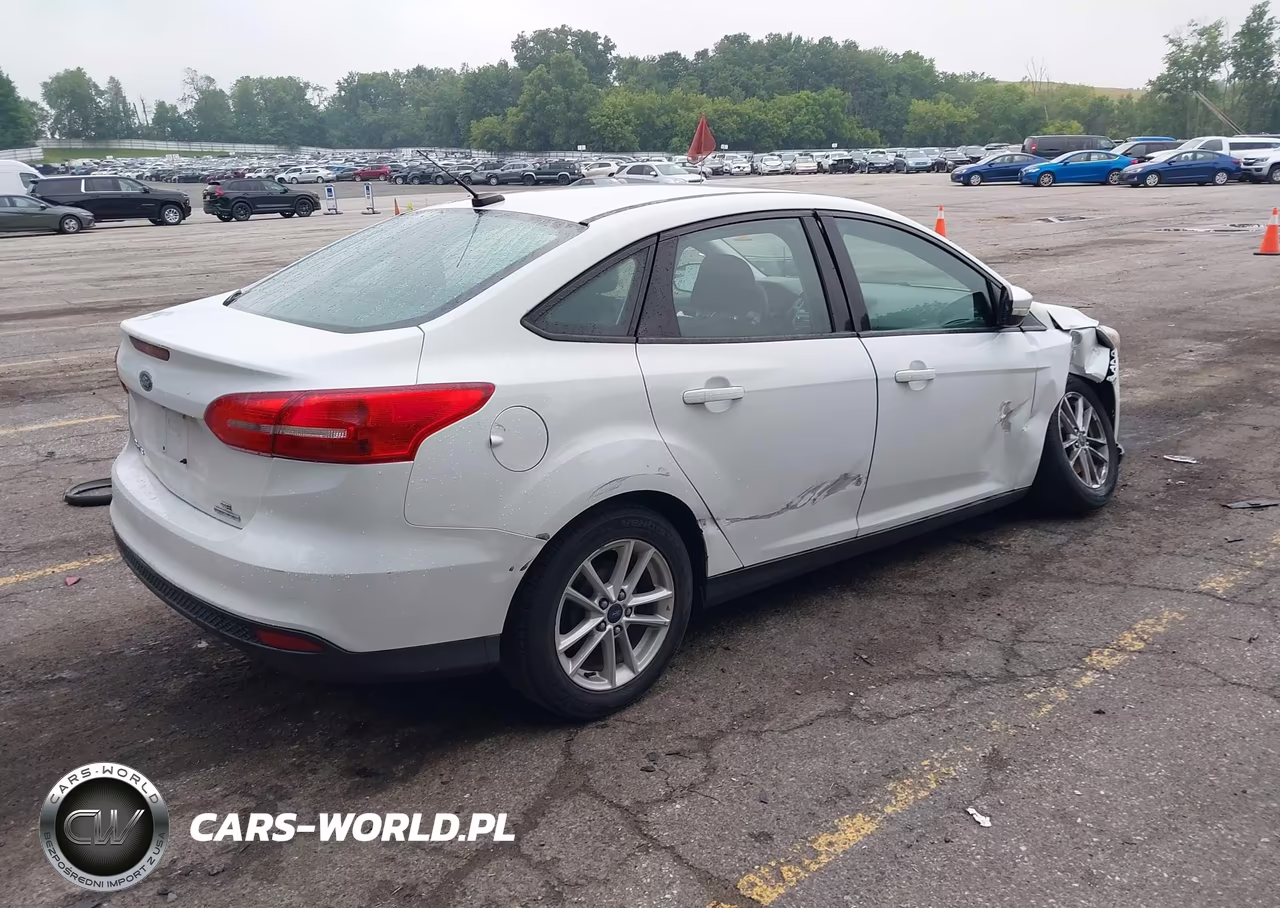 2015 Ford Focus Se VIN:1FADP3F20FL204141 - 4