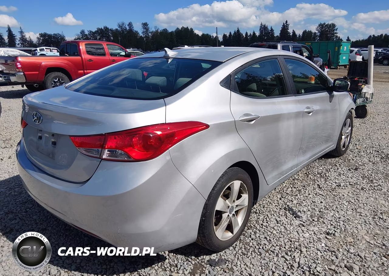 2013 Hyundai Elantra Gls VIN:KMHDH4AE8DU992555 - 4