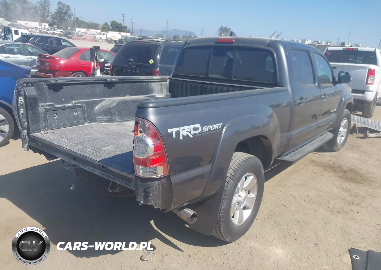 2015 Toyota Tacoma Prerunner V6 VIN:3TMKU4HN0FM044638 - 4