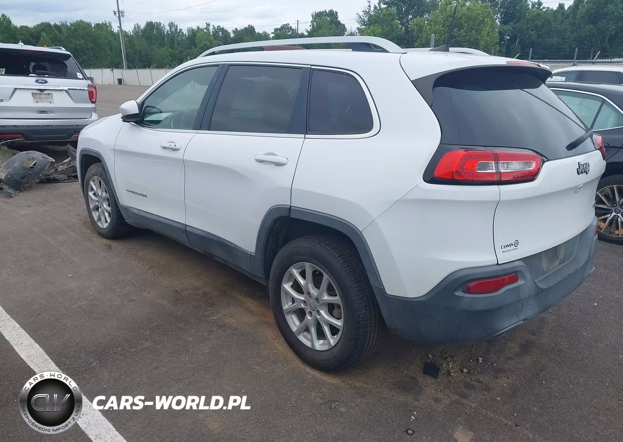 2018 Jeep Cherokee Latitude Plus Fwd VIN:1C4PJLLBOJD538413 - 3