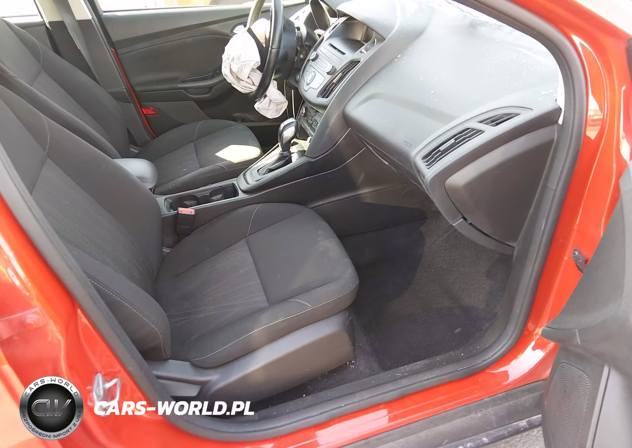2016 Ford Focus Se VIN:1FADP3K24GL373554 - 5