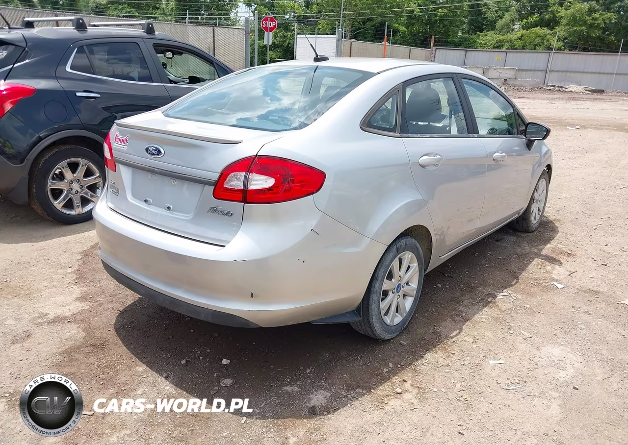 2013 Ford Fiesta Se VIN:3FADP4BJ8DM176149 - 4