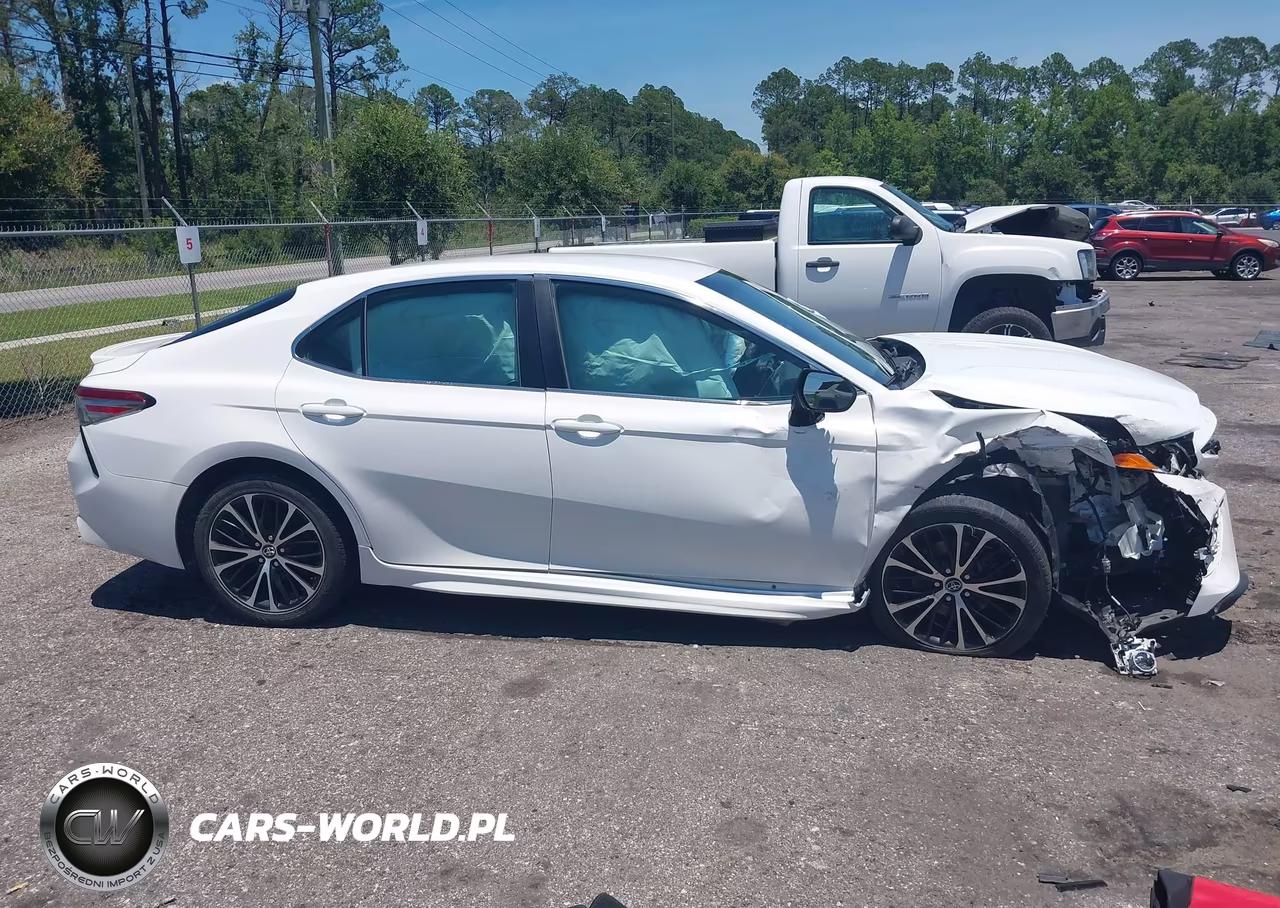 2018 Toyota Camry Se VIN:4T1B11HK8JU138814 - 13