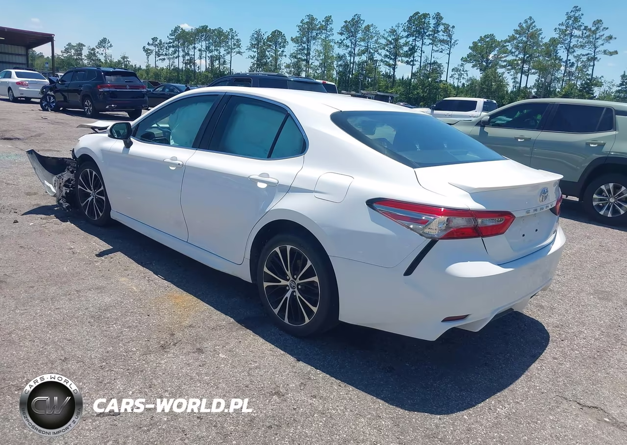 2018 Toyota Camry Se VIN:4T1B11HK8JU138814 - 3