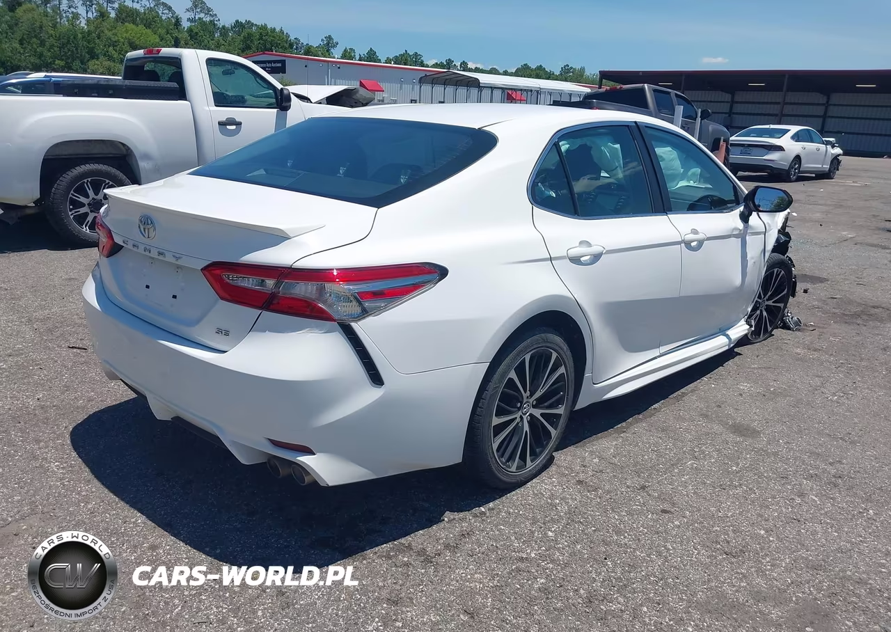 2018 Toyota Camry Se VIN:4T1B11HK8JU138814 - 4
