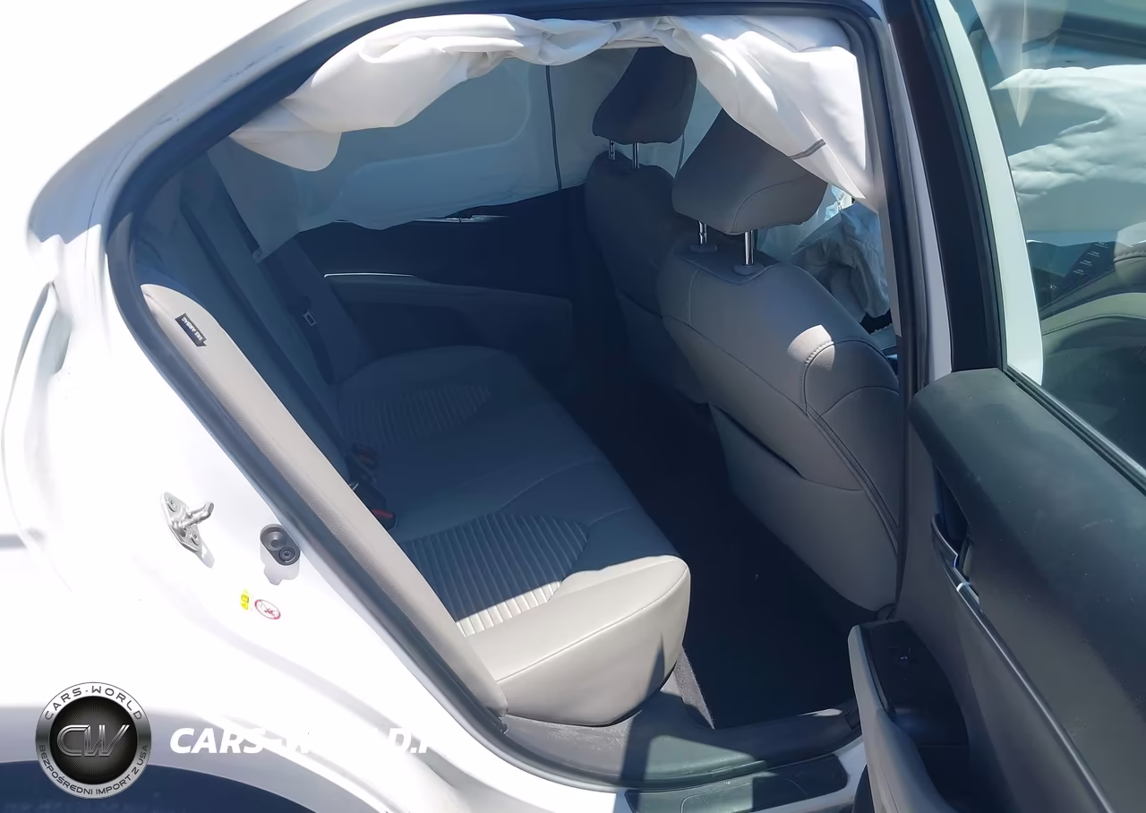2018 Toyota Camry Se VIN:4T1B11HK8JU138814 - 8