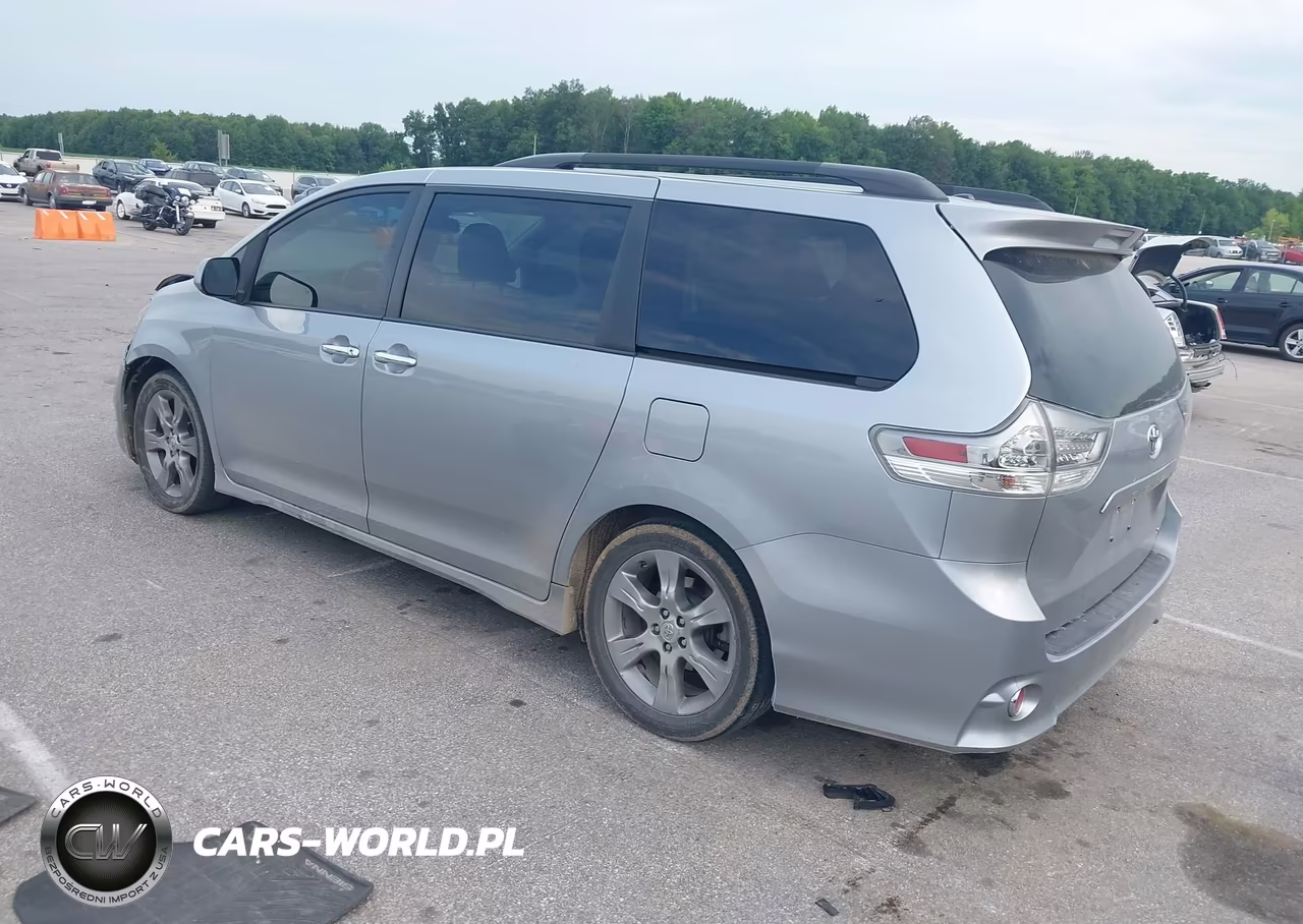 2013 Toyota Sienna Se 8 Passenger VIN:5TDXK3DC8DS328428 - 3