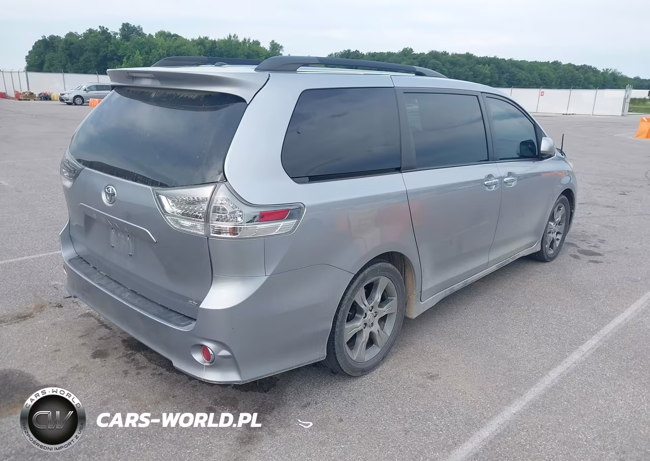 2013 Toyota Sienna Se 8 Passenger VIN:5TDXK3DC8DS328428 - 4