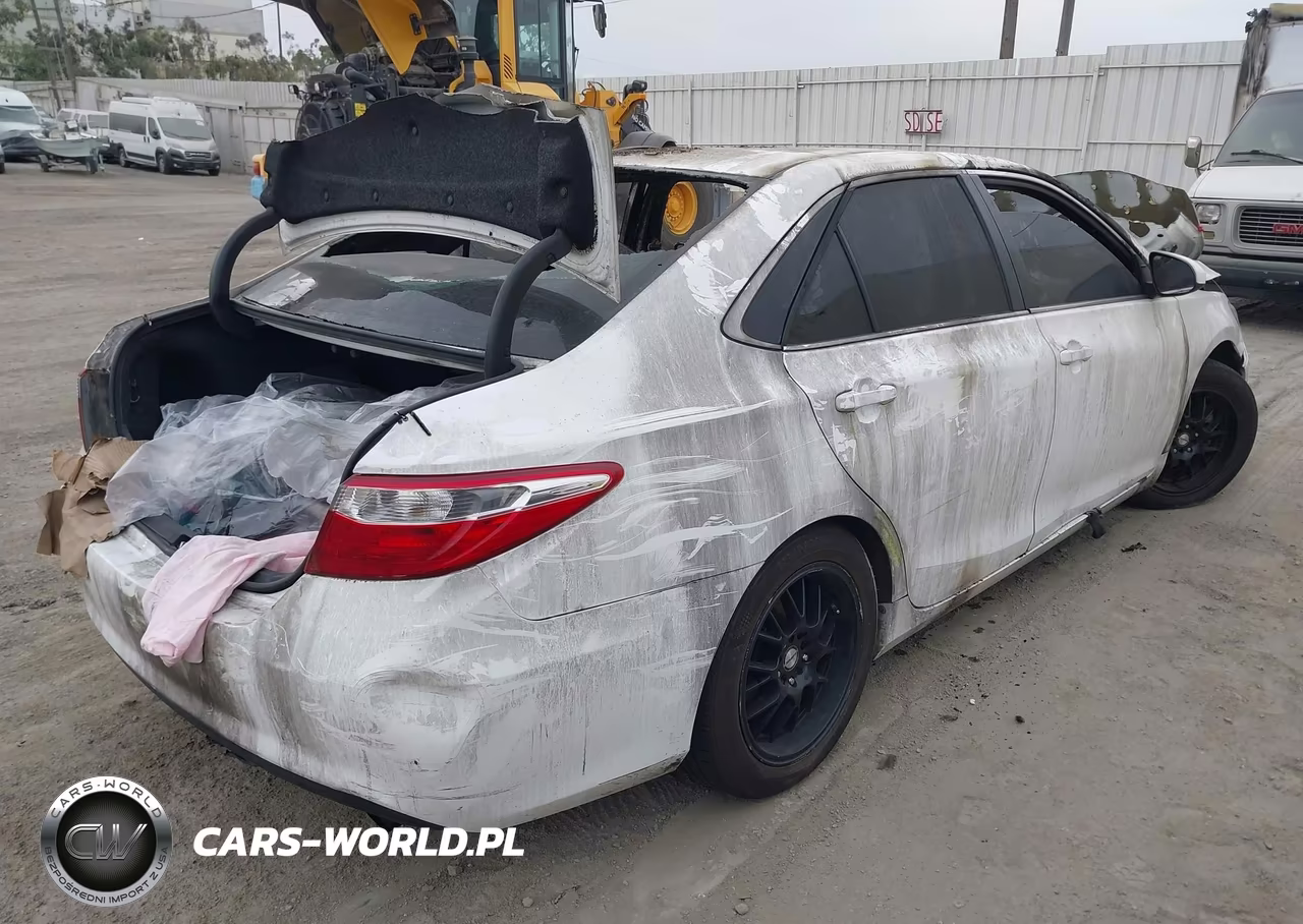 2015 Toyota Camry Le VIN:4T1BF1FKXFU932502 - 4